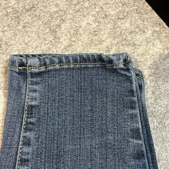 Paige Verdugo Ankle Denim, size 27. - Picture 2 of 10